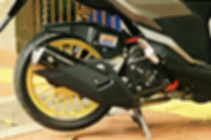 Knalpot PCX 160 dipasang di Vario lama