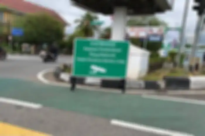 Ilustrasi. Bikers wajib tahu cara kerja tilang elektronik alias ETLE, jelang penerapan pelat nomor putih bulan depan.