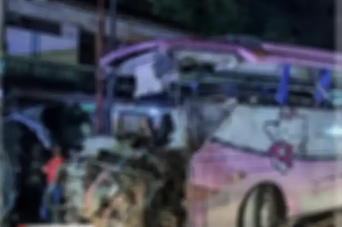 Sopir bus Pandawa yang mengalami kecelakaan maut di Ciamis, Jawa Barat diburu polisi. Sopir enteng bilang busnya mengalami rem blong. 