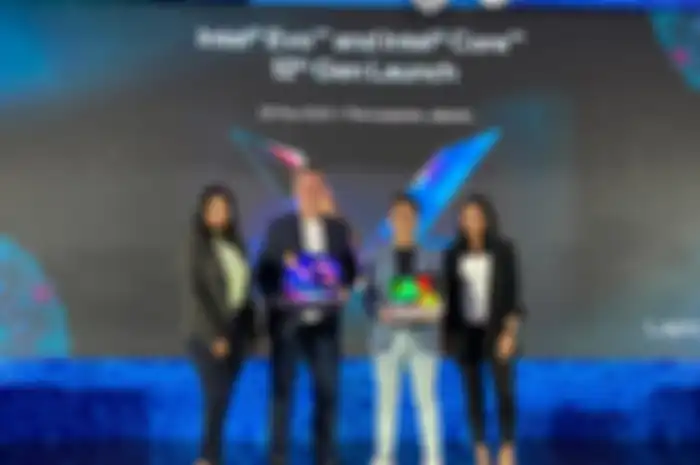 Dari kiri ke kanan : Moushumi Mazumdar, Asia Pacific & Japan Consumer Segment Director, Intel Corporation; Cekiel Danielson, Director of Consumer Sales - Asia, Intel Corporation; Silvester Widyo, Intel representative; Tripti Dahiya, Intel representative.