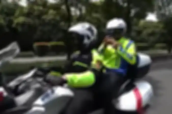 Penggunaan ETLE mobile lewat kamera ponsel polisi