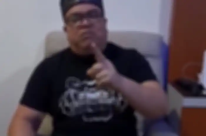 Pengacara Iqlima Kim Razman Arif Nasution menantang sosok yang berani polisikan Medina Zein. Razman masih punya dendam ke Hotman Paris.