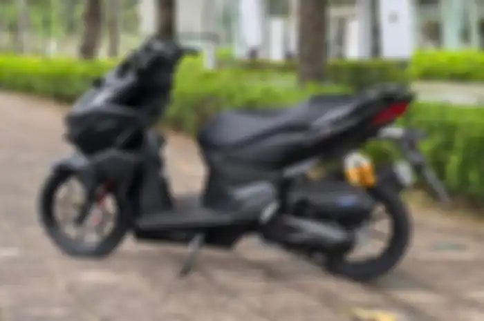 Modifikasi simpel Honda Vario 160, pelek RCB dan sokbreker Ohlins jadi sorotan.
