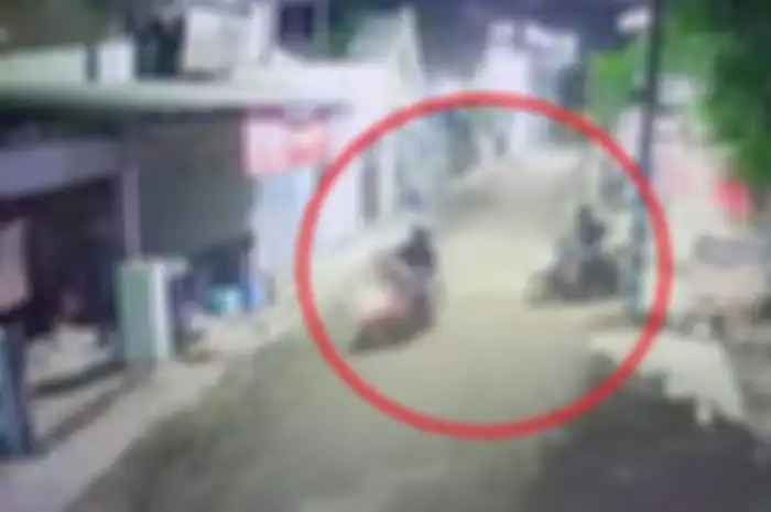 Baru lunas sebulan yang lalu, motor milik warga di Surabaya langsung raib digondol maling.