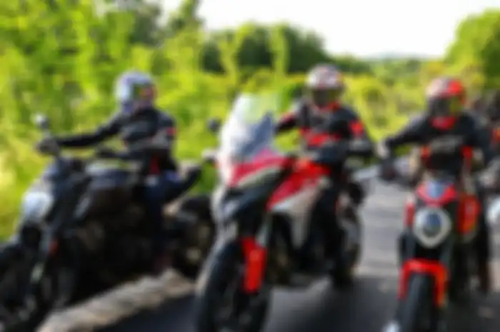  Naik moge Ducati, trio pembalap Ducati MotoGP konvoi keliling Italia hingga riding di Sirkuit Mugello.