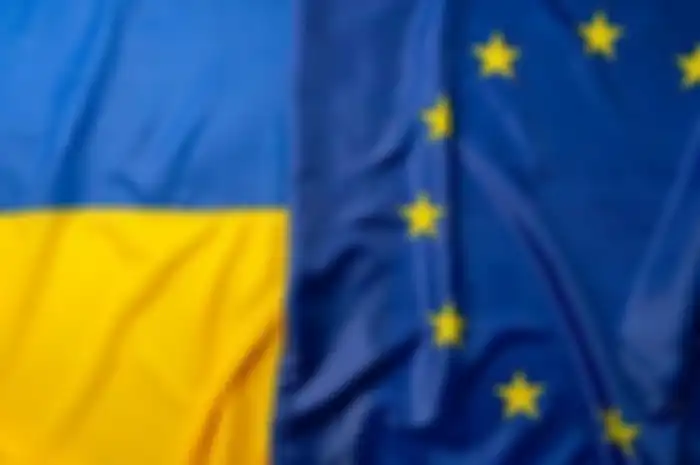 Bendera Uni Eropa dan Ukraina