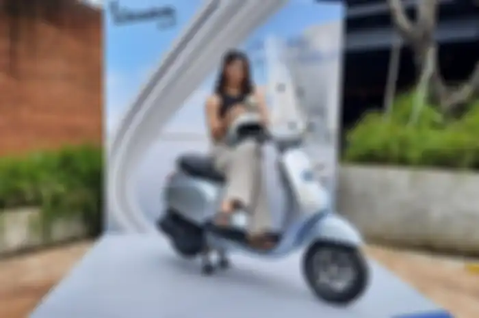 Vespa LX 125 i-get jadi motor baru Vespa dengan harga paling murah 2022 ini, yuk simak simulasi kreditnya.