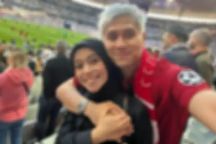 Rizky Billar dan Lesti Kejor saat menonton pertandingan di Paris.