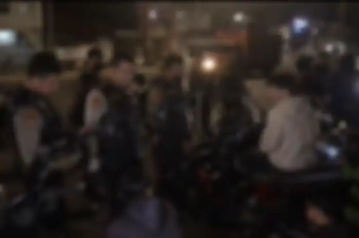 Ramai para pemuda melakukan aksi balap liar di Antasari, Cilandak, Jakarta Selatan, ngakunya lagi bikin konten. 
