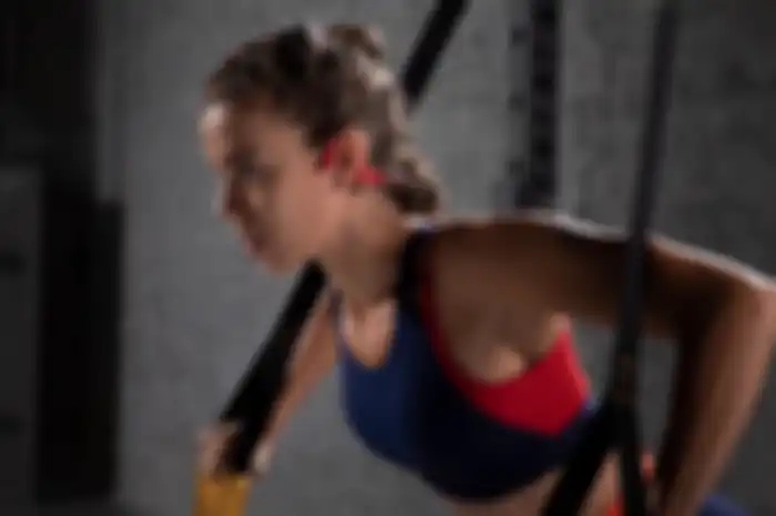 Shokz dengan teknologi bone-conduction headphones