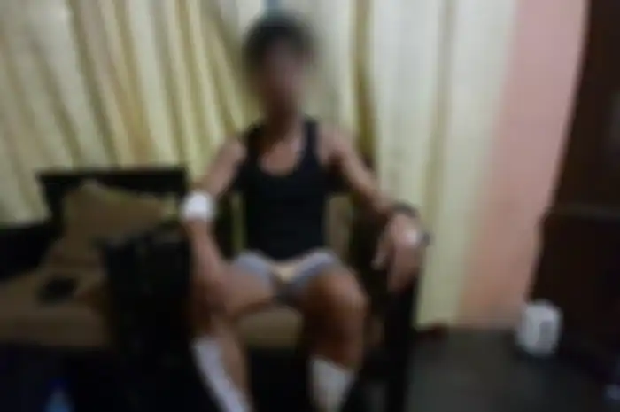 Kisah seorang pria duel melawan dua begal di Bogor, Jawa Barat, motor gagal dirampas tapi uang Rp 20 juta raib.