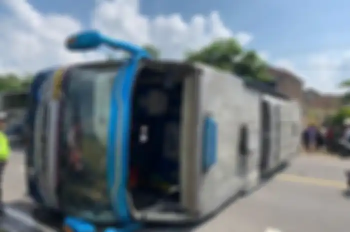 Kondisi Bus Sugeng Rahayu Terguling di Madiun