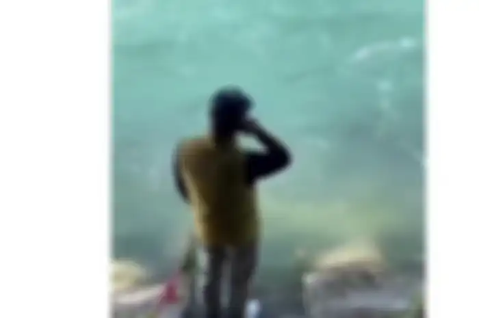 Ridwan Kamil mengumandangkan adzan di tepi Sungai Aare Swiss. Eril telah meninggal dunia. Pacar Eril menyebut permintaan khusus ini. 