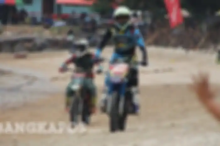 Aksi Pembalap Trail Saat Acara Beach Race di Pangkalpinang