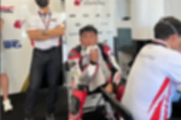 Terjatuh di lap ke-8 saat balapan Moto3 Catalunya 2022, begini kondisi pembalap Indonesia Mario Suryo Aji.