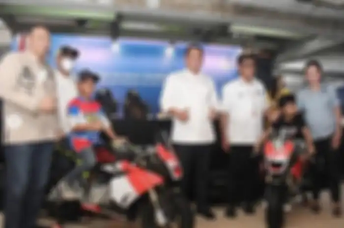 Ketua PP IMI Bambang Soesatyo (tengah) tegaskan license dan start pemission balap luar negari gratis, SK 2022 akan dibahas