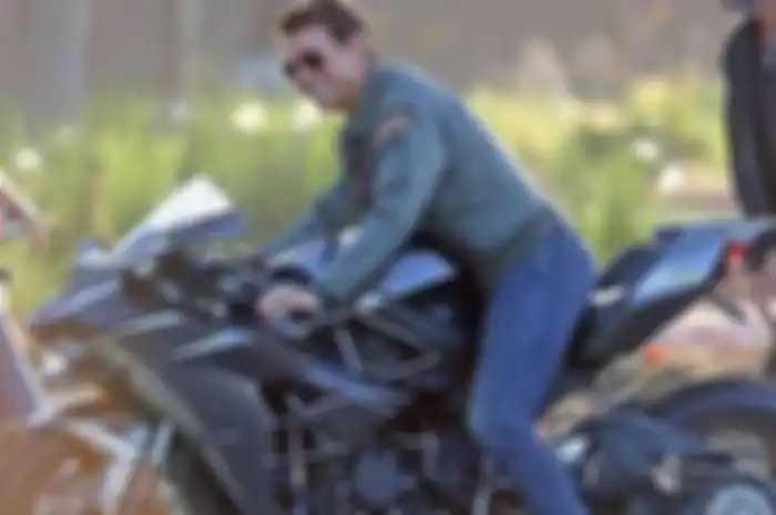 Film Top Gun dirilis kembali dalam versi baru pada Mei 2022, namun tetap memunculkan aktor utama Pete Maverick yang diperani oleh Tom Cruise. 
