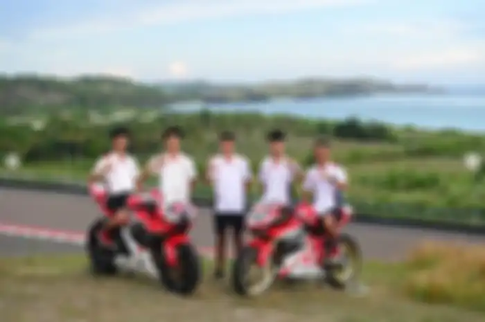 Pembalap Indonesia dari Astra Honda Racing Team (AHRT) menggelar latihan bareng di sirkuit Mandalika.