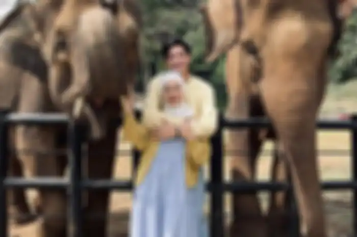 Dinda Hauw dan Rey Mbayang
