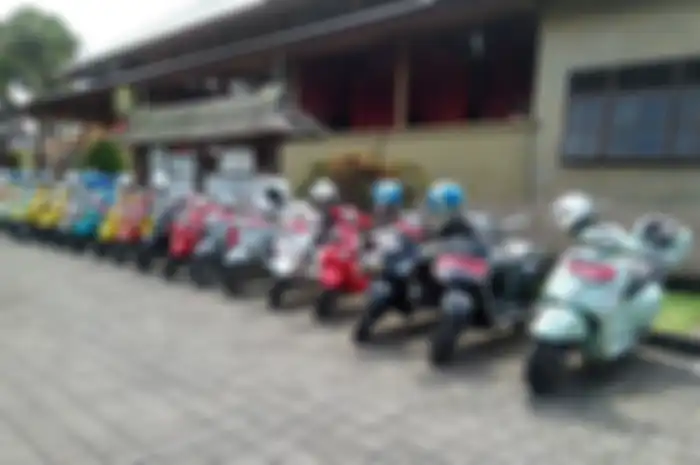 Seru acara Vespa Ride Out, mengajak peserta Vespa World Days 2022 riding ke desa adat Panglipuran.