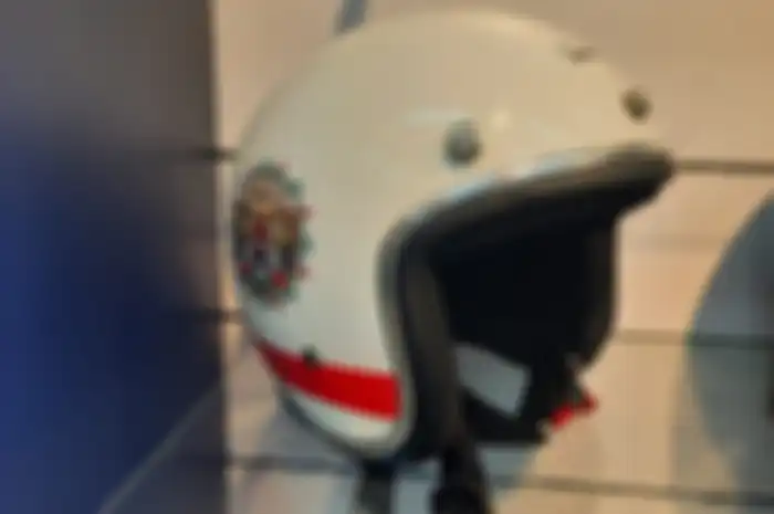 Helm spesial Vespa World Days 2022, bakal jadi collector item, segini harganya.