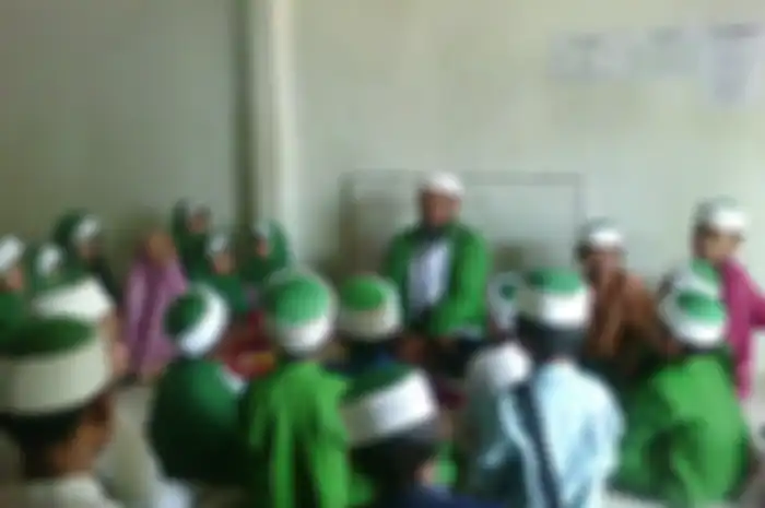 Foto tampang menteri pendidikan Khilafatul Muslimin bikin penasaran netizen. Ternyata begini caranya mengumpulkan dana operasional.