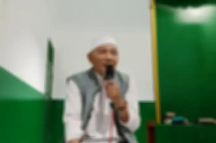 Menteri Pendidikan Khilafatul Muslimin Ahmad Shobirin keliling Indonesia sebarkan ajaran menyimpang yang disisipkan dalam tausiyah.
