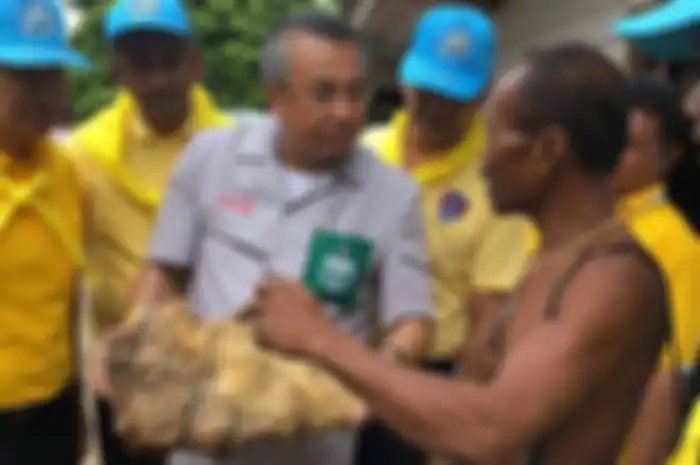 Nelayan temukan kotoran termahal di dunia seharga Rp4,5 juta.