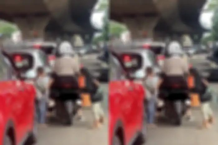 Langsung ramai, pemotor cewek mendadak diganggu dua bocah di lampu merah.