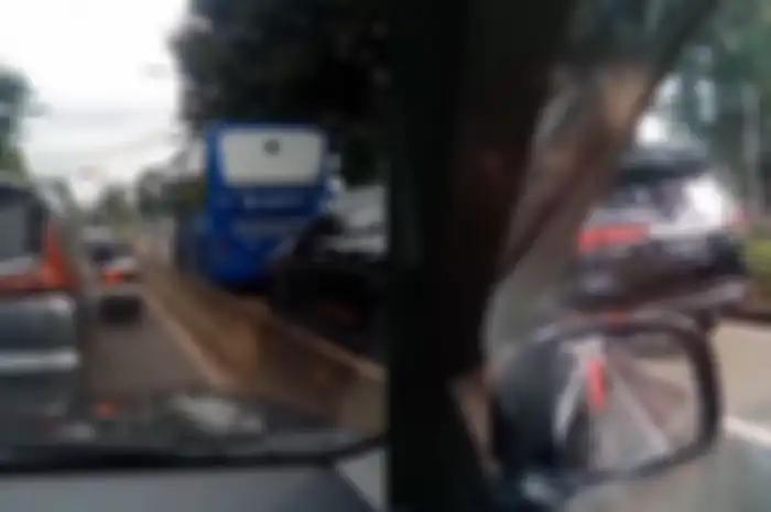 Mobil Toyota Fortuner pakai pelat nomor RFY terobos busway, begini kelanjutannya.