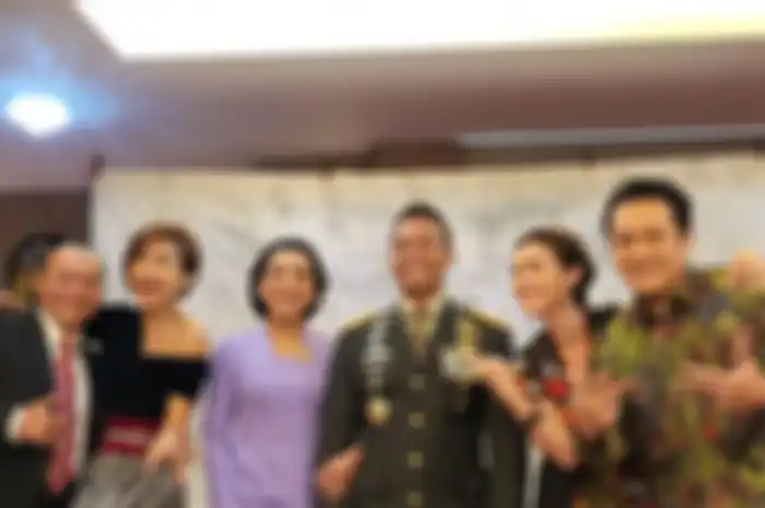 Tabiat asli istri Panglima TNI Jenderal Andika Perkasa sengaja dikuliti di media sosial. Foto sosoknya sampai viral gegara pakai masker mewah.