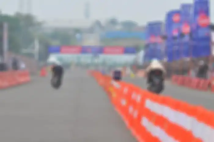 Street Race Meikarta gelar fun race dan balap drag bike.