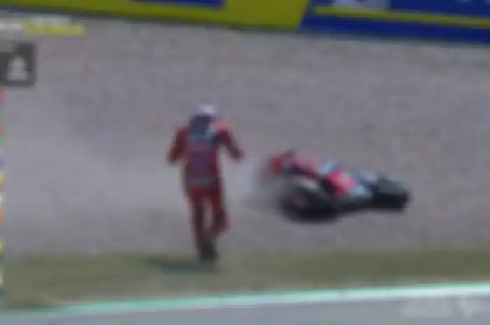 Baru 4 lap awal pembalap Francesco Bagnaia alami low side crash di MotoGP Jerman 2022.