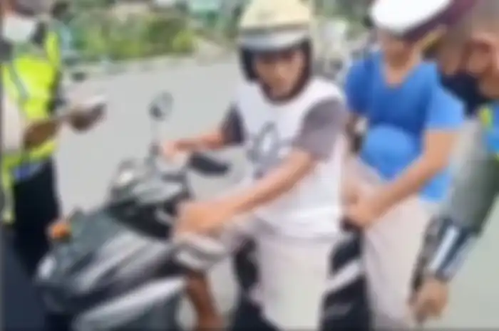 Video pemotor pakai sandal jepit ditindak petugas polisi di Depok