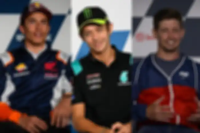 Legenda MotoGP Valentino Rossi (tengah) paling banyak juara di MotoGP Belanda, legenda MotoGP Casey Stoner (kanan) dan pembalap dalam penyembuhan cedera Marc Marquez (kiri) sama-sama koleksi 2 kali juara MotoGP Belanda