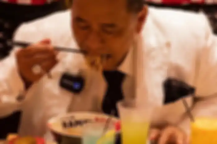 Razman Nasution menuding Hotman Paris mabuk di Holywings. Akibatnya, keteledoran Hotman jadi olok-olok Razman.