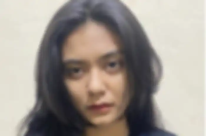 Foto wajah DJ Joice Challista jadi sorotan usai ditangkap polisi. Simak bioda data DJ Joice yang ngaku dipegang area sensitifnya.