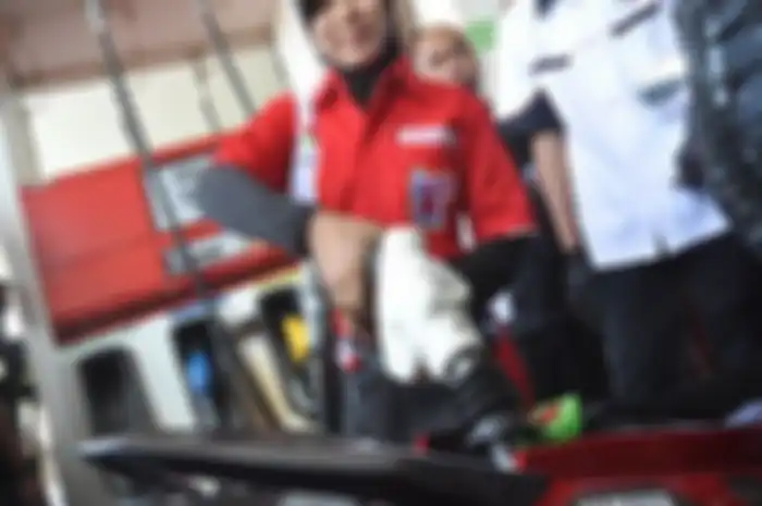 Foto ilustrasi. Motor isi Pertalite.
