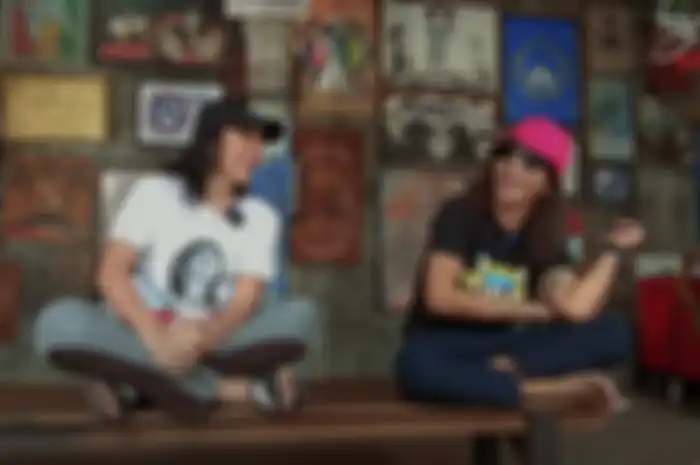 Bimbim dan Kaka Slank cerita tentang video klip 'Gara-gara Kamu' yang absurd.