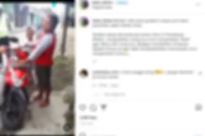 Bocah SD di Klaten, Jawa Tengah, menangis saat dihentikan anggota Satlantas Polres Klaten ketika mengendarai motor.