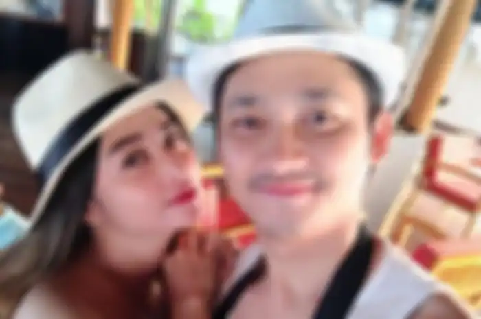 Dewi Perssik dan Angga Wijaya.
