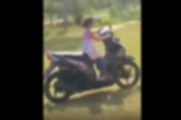 Orang tua lepas anaknya yang masih di bawah umur naik Honda BeAT sendirian