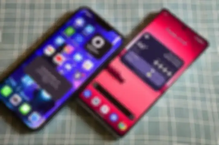 Ilustrasi smartphone iPhone dan Android