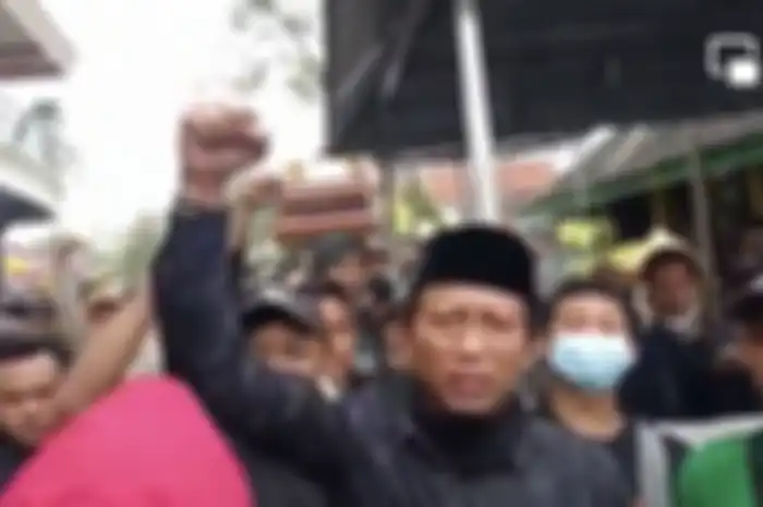 Bechi anak kiai Jombang yang diburu polisi ternyata punya kebiasaan begini. Pantas warga Ponpes Shiddiqiyyah sampai nekat hadang polisi.