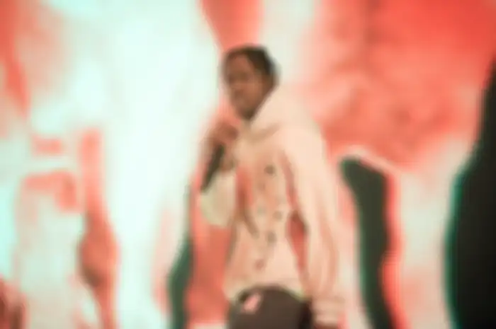 Travis Scott hentikan sementara konsernya untuk memastikan keselamatan penonton