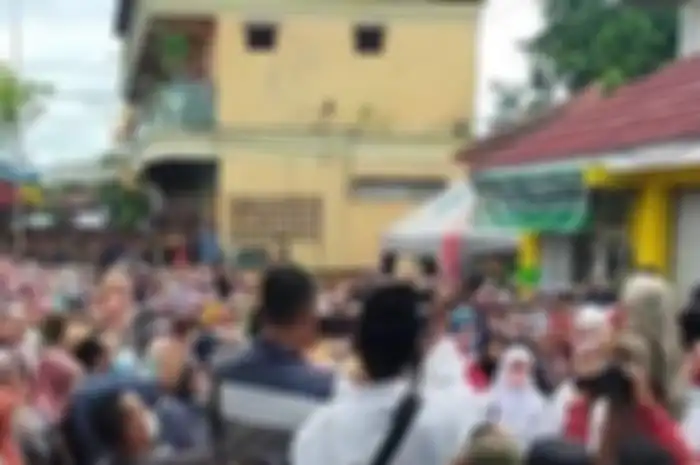 Anak pemilik Ponpes Shiddiqiyyah punya banyak bisnis mentereng di Jombang. Begini omongannya yang bikin santri lepas seluruh pakaian.