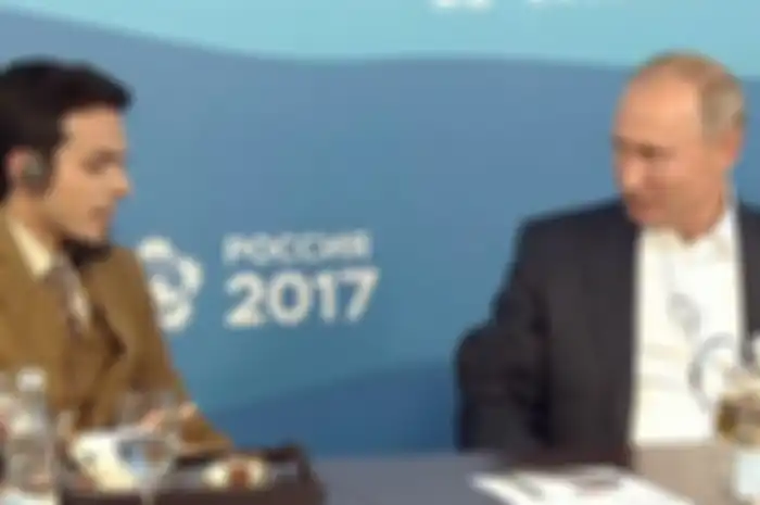 Gamal Albinsaid berdiskusi dengan Vladimir Putin