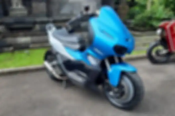 Inspirasi modifikasi Honda ADV 160, bisa pakai gaya futuristic racer seperti garapan Imran Syukri dari Hens &amp; KR Garage ini.