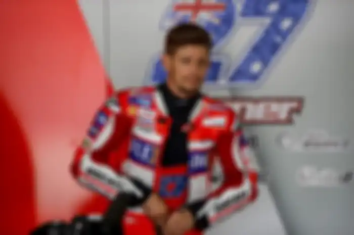 Casey Stoner terciduk sedang fitting werpack bersama Alpinestar