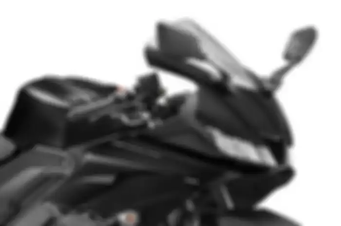 Meluncur Yamaha R15 baru berkelir full hitam di India, harga Rp 30 jutaan.